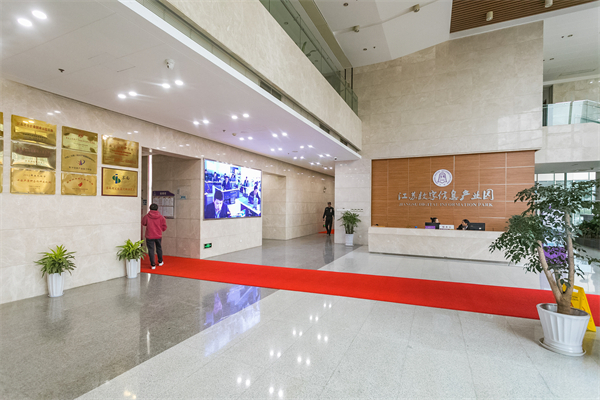 1762132998321610.jpg 29988清华创新大厦.jpg